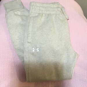 SALE🥳Under Armour Women’s Cream Heathered Sweatpants